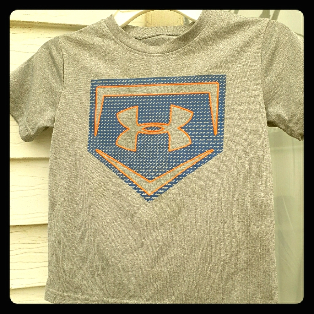 Under Armour Boys heat gear shirt size 4